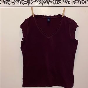 Gap Scallop V Neck Size XL Maroon Shirt